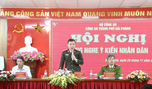 Đại tá Lê Trung Sơn, Phó Giám đốc CATP lắng nghe ý kiến Nhân dân về lực lượng Công an cơ sở tại phường Hải Thành (Dương Kinh)